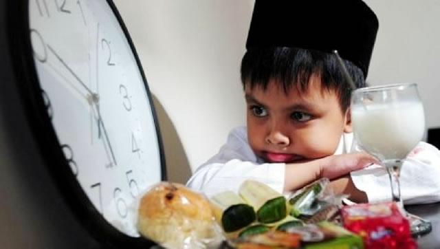5 Nilai Kebaikan yang Diperoleh si Buah Hati Selama Puasa